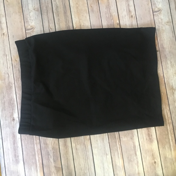 Faux leather zipper diamond pattern ISLE skirt - Picture 8 of 8